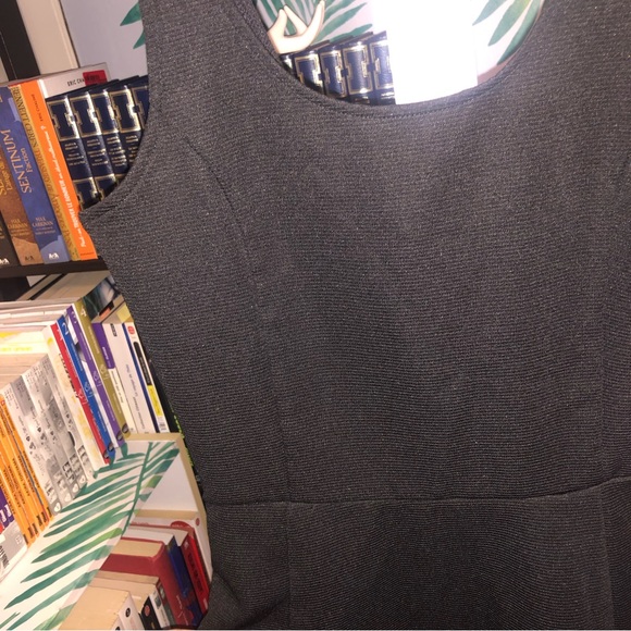 H&M | Flowy Dress | Black - Picture 4 of 4